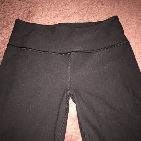 Lululemon black yoga groove pant size 4