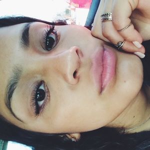 Meet your Posher, Val