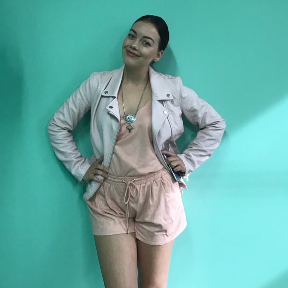 Top & Elastic Shorts Blush Set - Picture 7 of 8