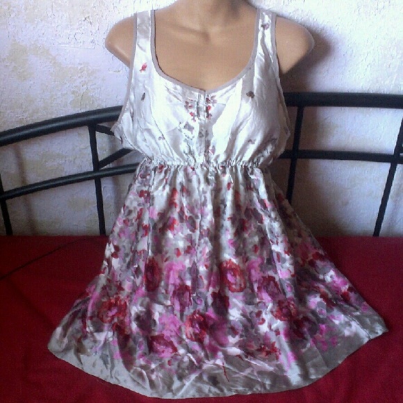sold Woman's XXI Floral Top EUC