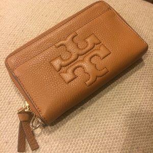 Tory Burch "Bombe T" Leather Zip Wristlet