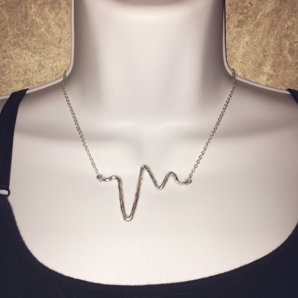 Whiplash Necklace and Earrings Set - Picture 2 of 3