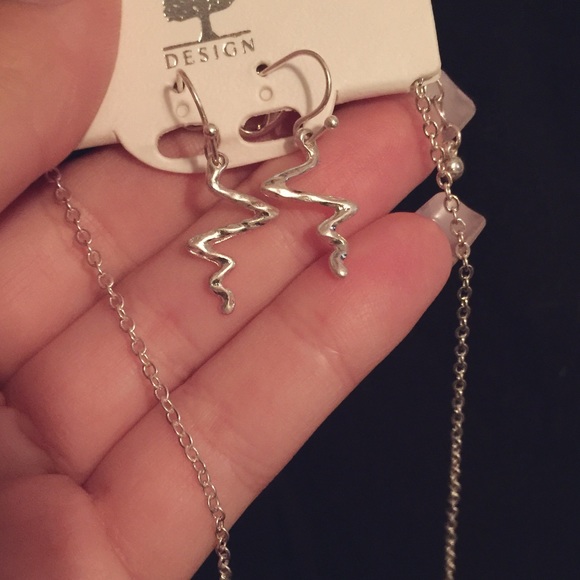 Whiplash Necklace and Earrings Set - Picture 3 of 3