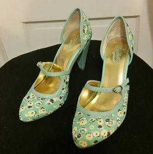 FLASH SALE: Seychelles Cheeky Heel