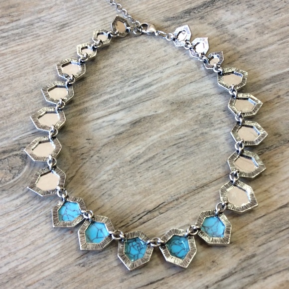 🆕 Statement Necklace - Picture 3 of 3