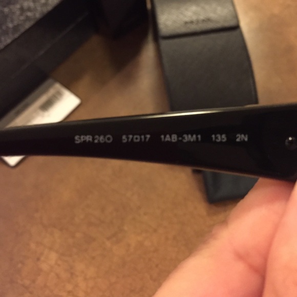 I\'m selling my Prada sunglasses;)