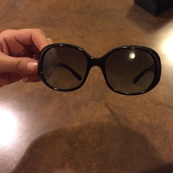 I\'m selling my Prada sunglasses;) main image 4