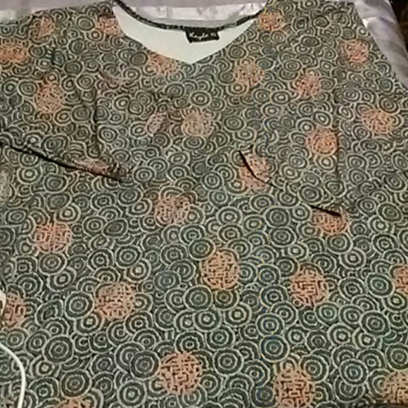 Ladies 3/4 length sleeve blouse