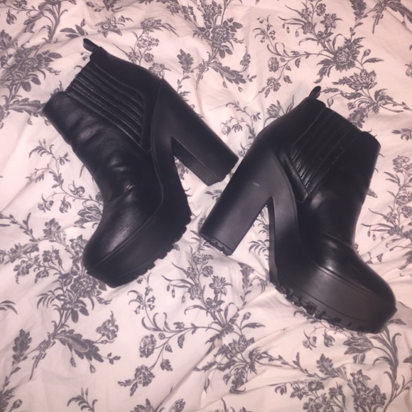 Kendall & Kylie madden girl platform boots