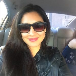 Meet your Posher, Denise