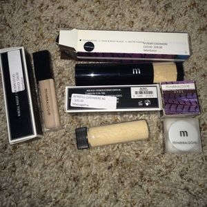 Face makeup lot