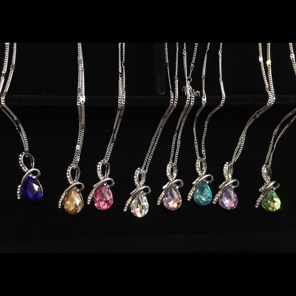 One tear drop necklace with Swarovski crystals. - Picture 1 of 1