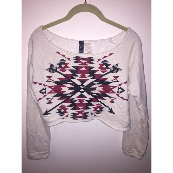 Sweater tribal print crop top