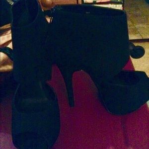 Black stiletto heels! Fierce & Fabulous