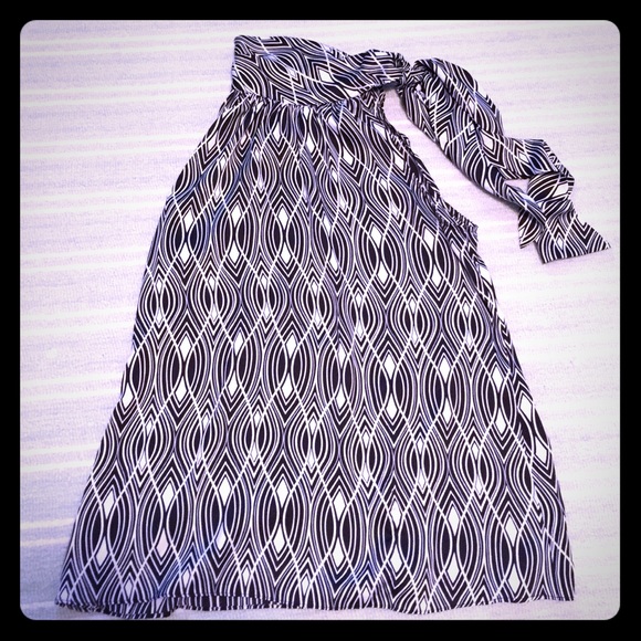 Loft black and white sleeveless shirt