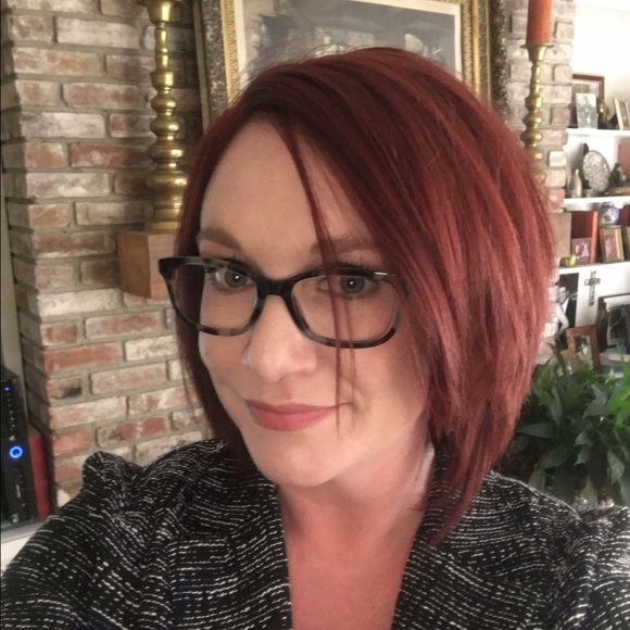 Meet your Posher, Holly - Picture 3 of 3