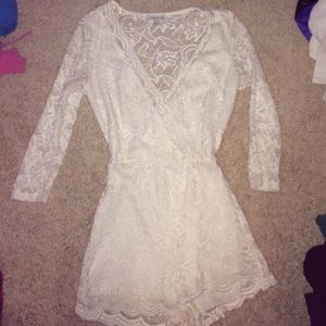 🚫 SOLD 🚫White lace Charlotte Russe romper