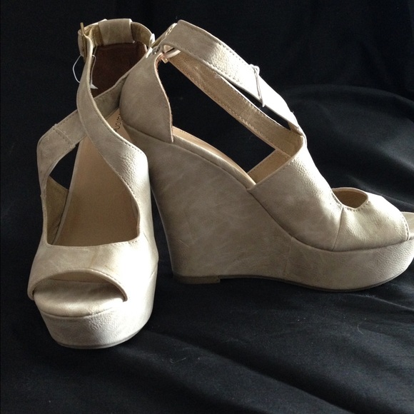 Tan wedged sandal