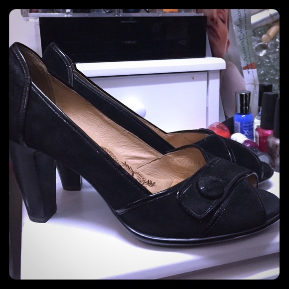 Sofft peep toe suede heels