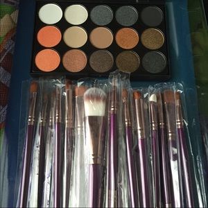 20pcs Brushes Set + 1 Eyeshadow Palette