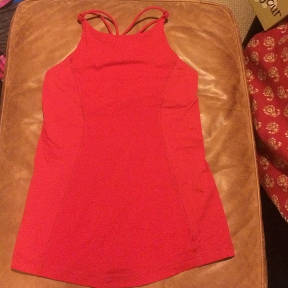 Red lululemon tank
