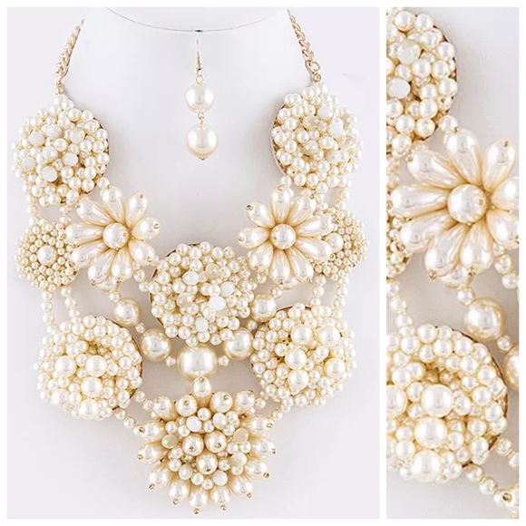Jewelry - TS Chunky Large Pearl Starburst Statement Necklace