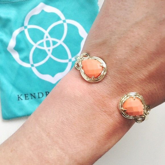 Kendra Scott Andy Bracelet in Coral - Picture 3 of 4