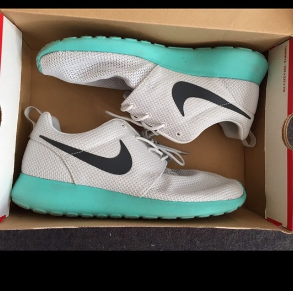 NIKE MENS ROSHES