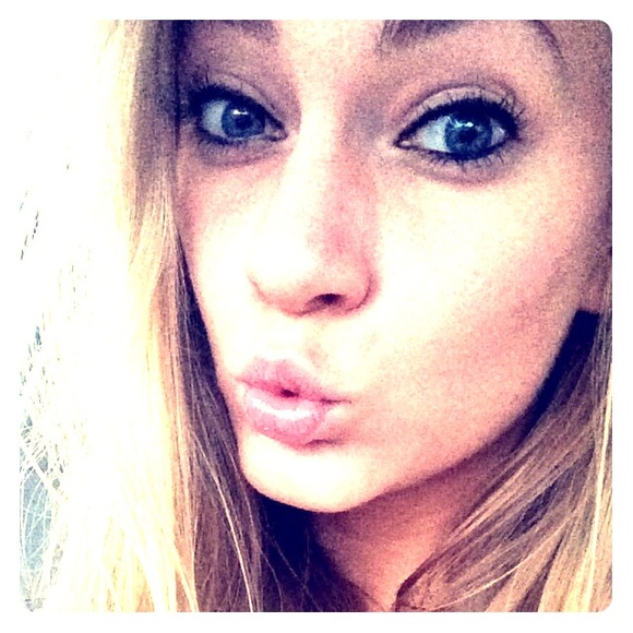 Meet your Posher, Ashley - Picture 1 of 4