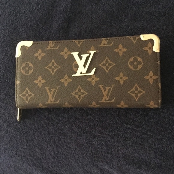 Handbags - Designer fashion logo standard wallet LAST ONE