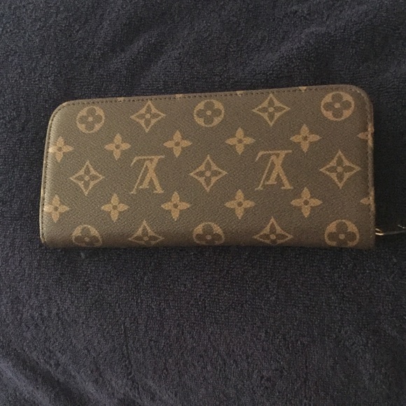 Designer fashion logo standard wallet LAST ONE - Picture 3 of 4