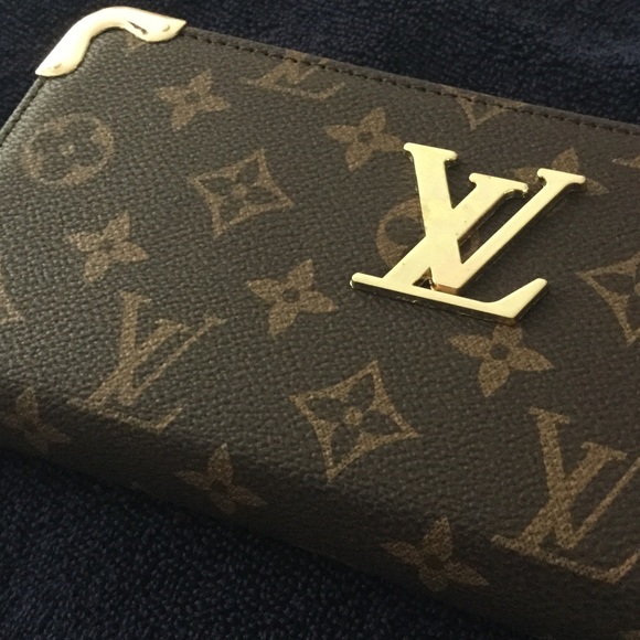 Designer fashion logo standard wallet LAST ONE - Picture 4 of 4