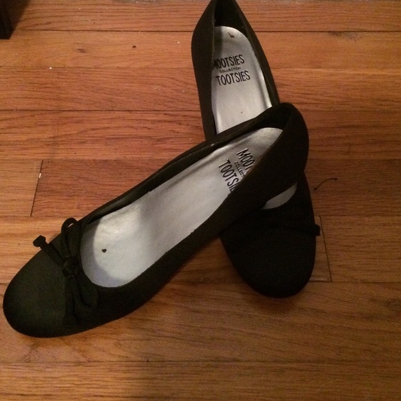 Black satin pumps - Picture 1 of 3