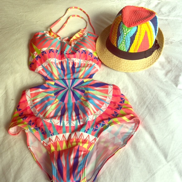 Matching Hat with Swimsuit - Picture 1 of 2