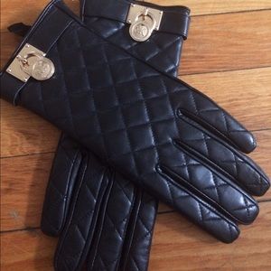 Michael Kors knitted pattern leather gloves.