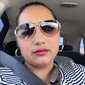 Meet your Posher, Oneida