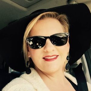 Meet your Posher, Jenifer