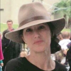 Meet your Posher, Carrie