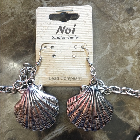 Sea shell necklace and earring set - Picture 2 of 2