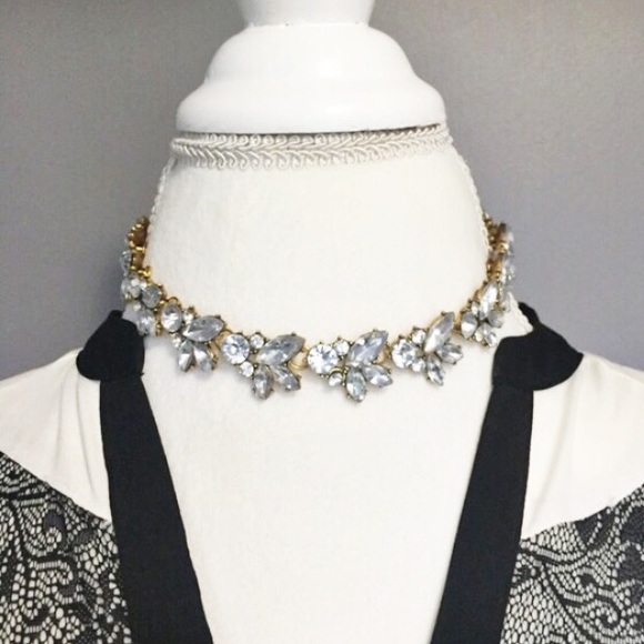 Beautiful Crystal Necklace - Picture 2 of 3