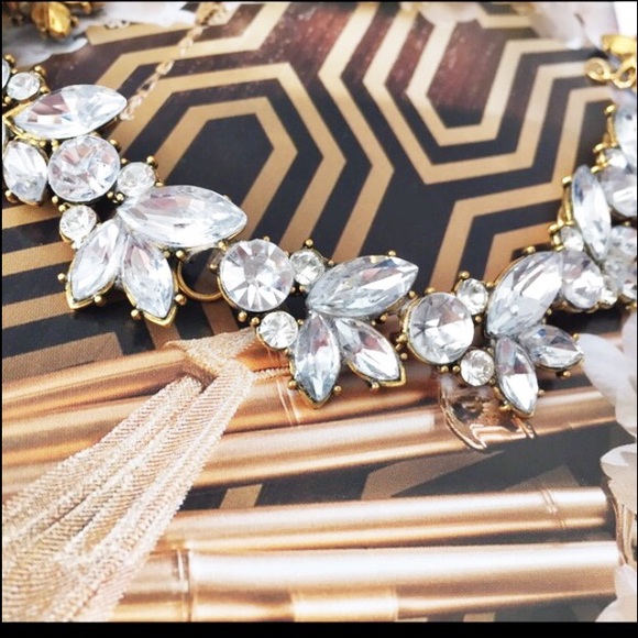 Beautiful Crystal Necklace - Picture 3 of 3