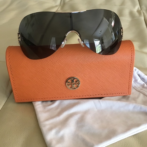 Tory burch sunglasses - Picture 2 of 4