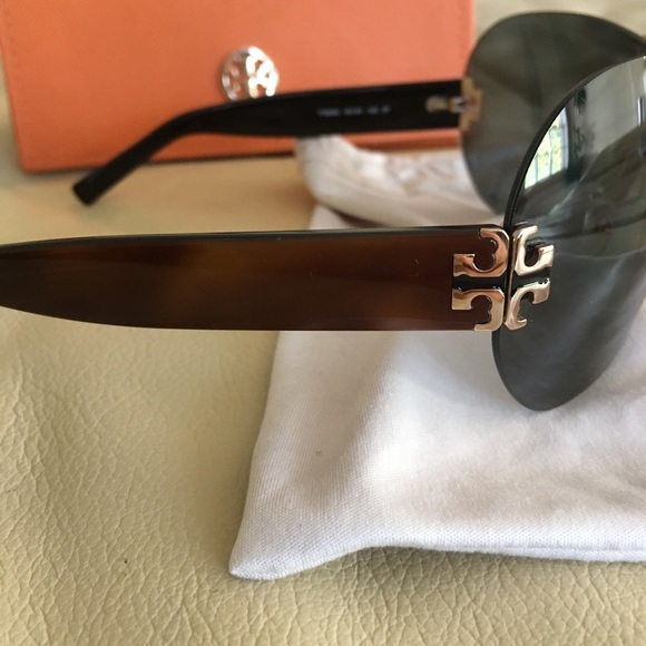 Tory burch sunglasses - Picture 4 of 4