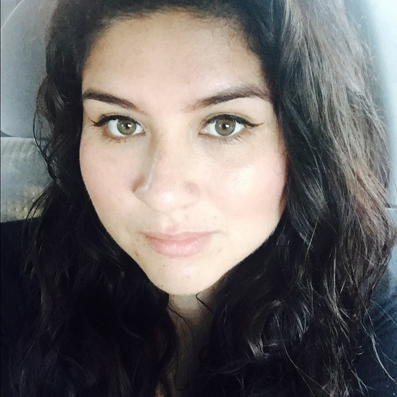 Meet your Posher, Mayra - Picture 1 of 1