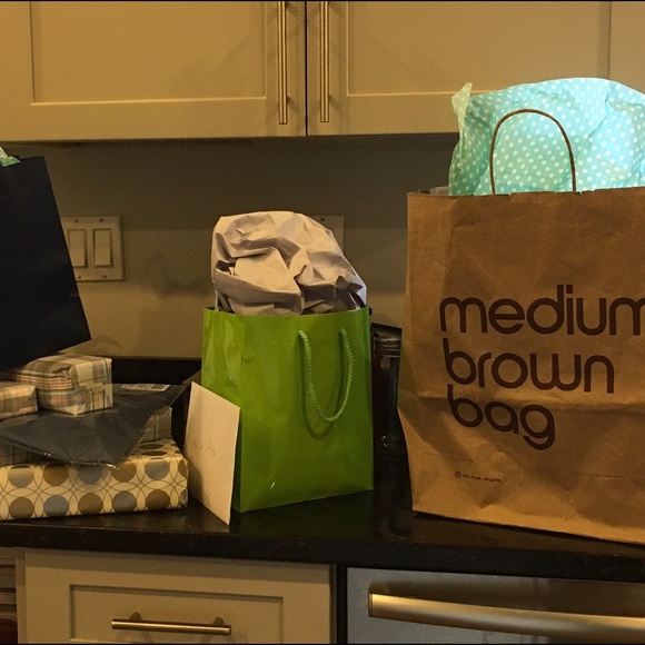 Meet your Posher, Maeve - Picture 1 of 1