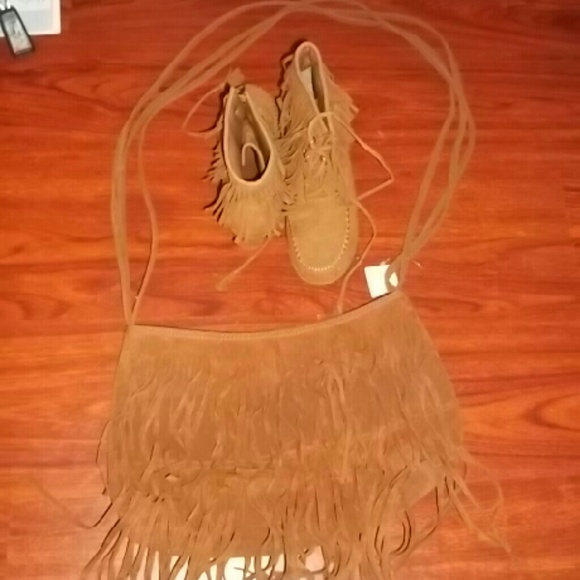 Wedge fringe bits and fringe purse