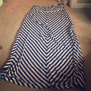 Flowy maxi skirt
