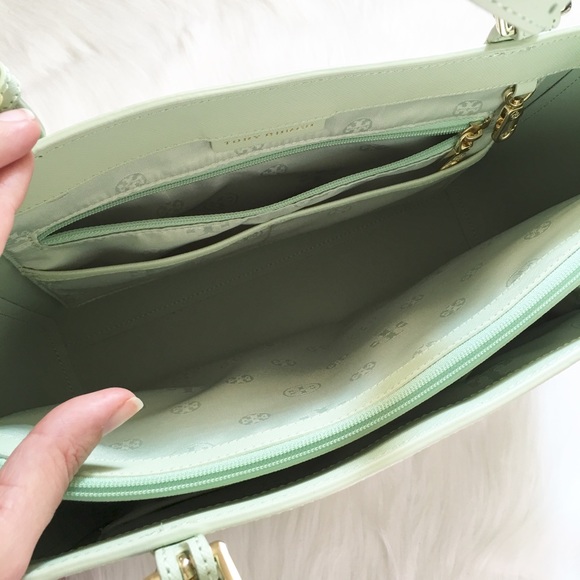 🚫SOLD🎉HP NWT Tory Burch Small York Buckle Tote! - Picture 3 of 4