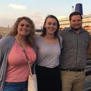 Meet your Posher, Becca