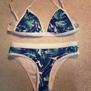 NWOT jungle leaf print bikini